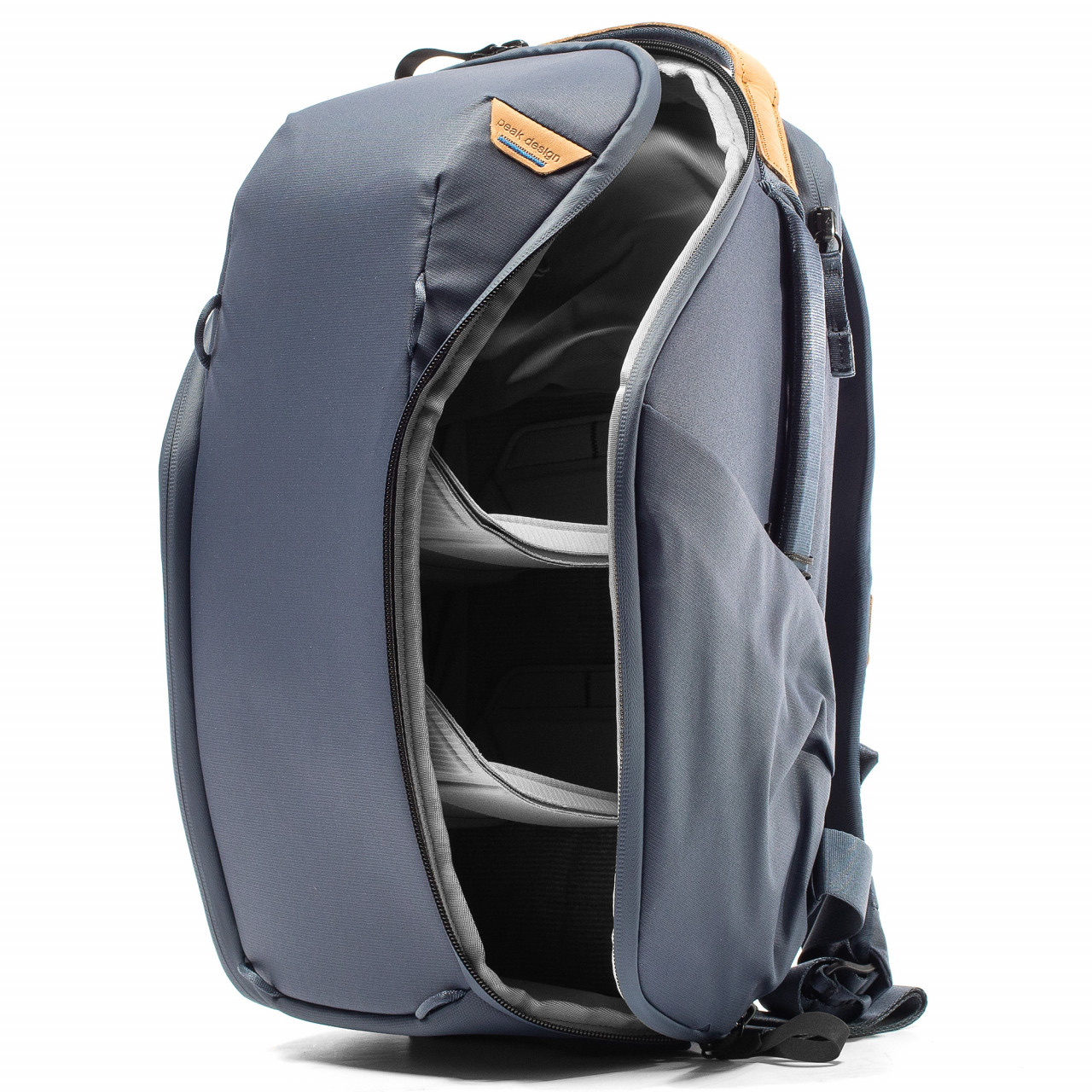 Everyday Backpack 15L Zip V2 in Blau, Slant Right offen