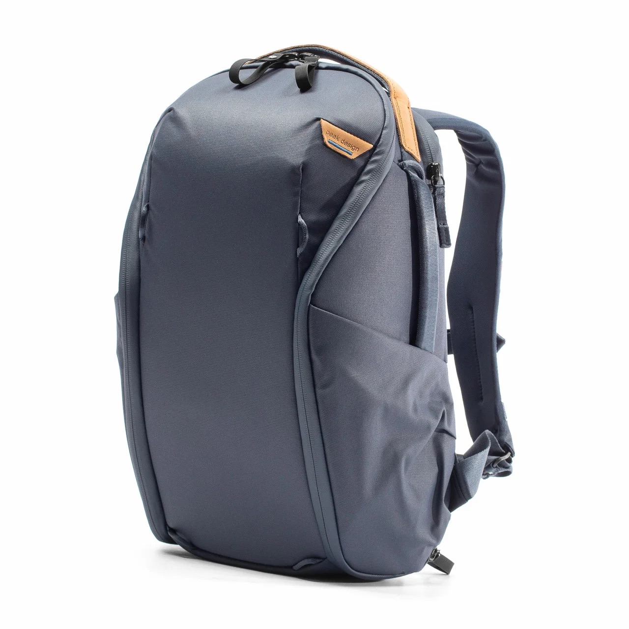Everyday Backpack 15L Zip V2 in Blau, Slant Right 