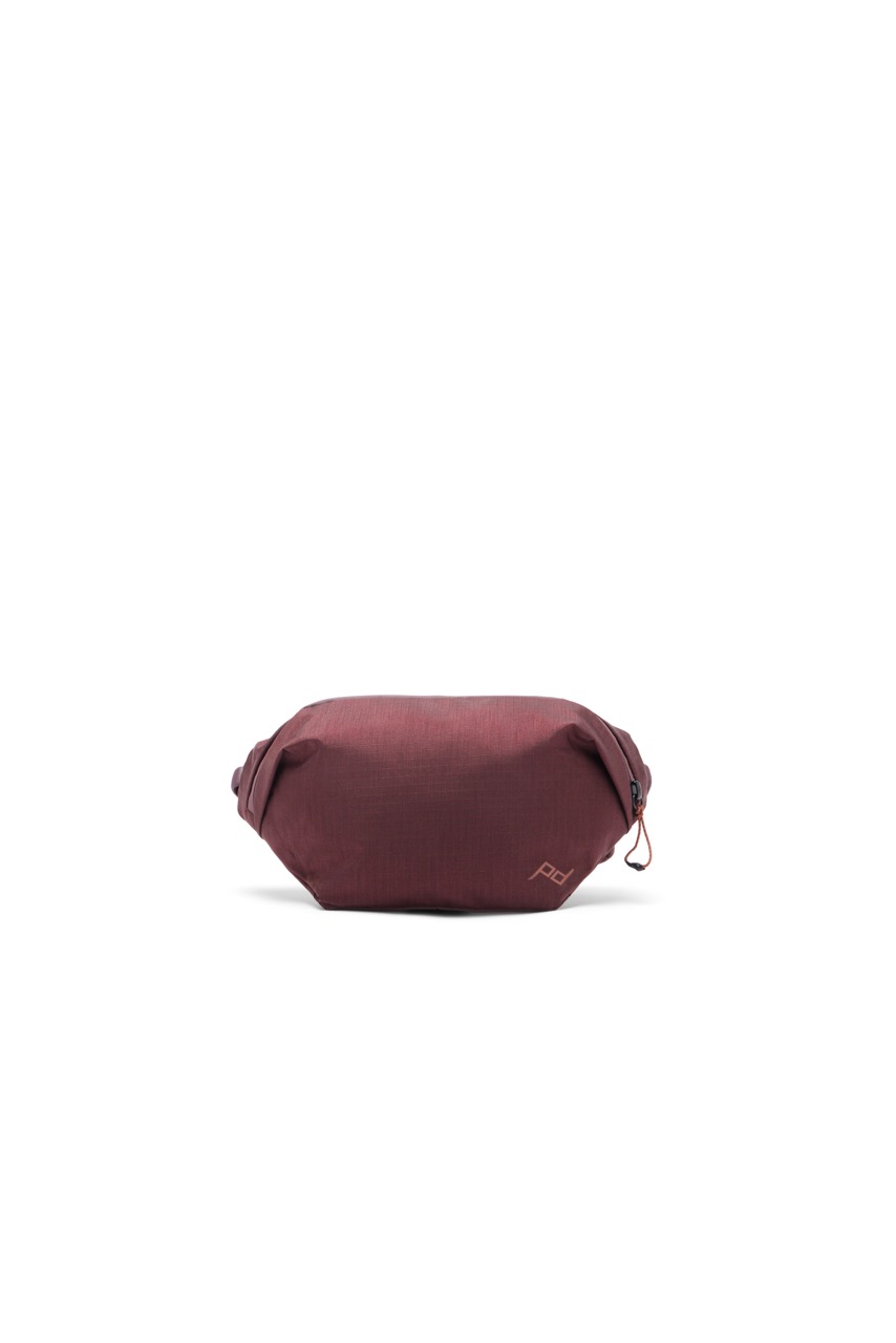 Peak Design Outdoor Sling Umhängetasche in der Farbe Lila, Vorderseite