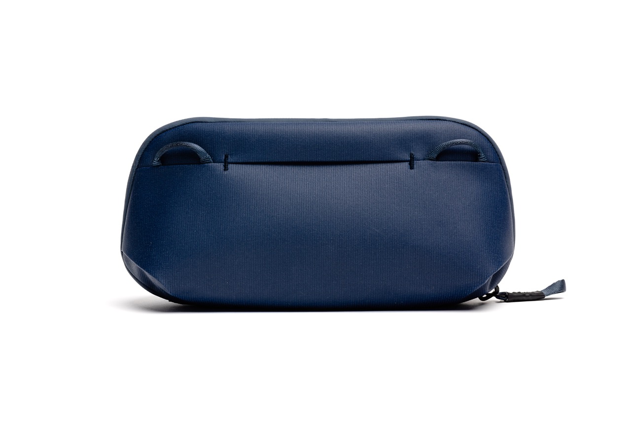 Peak Design Tech Pouch Small in der Farbe Dunkelblau, Rückseite