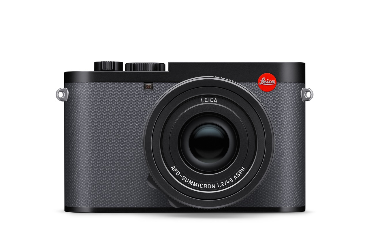 Leica Q3 43 Kompaktkamera in Schwarz,  Frontalansicht