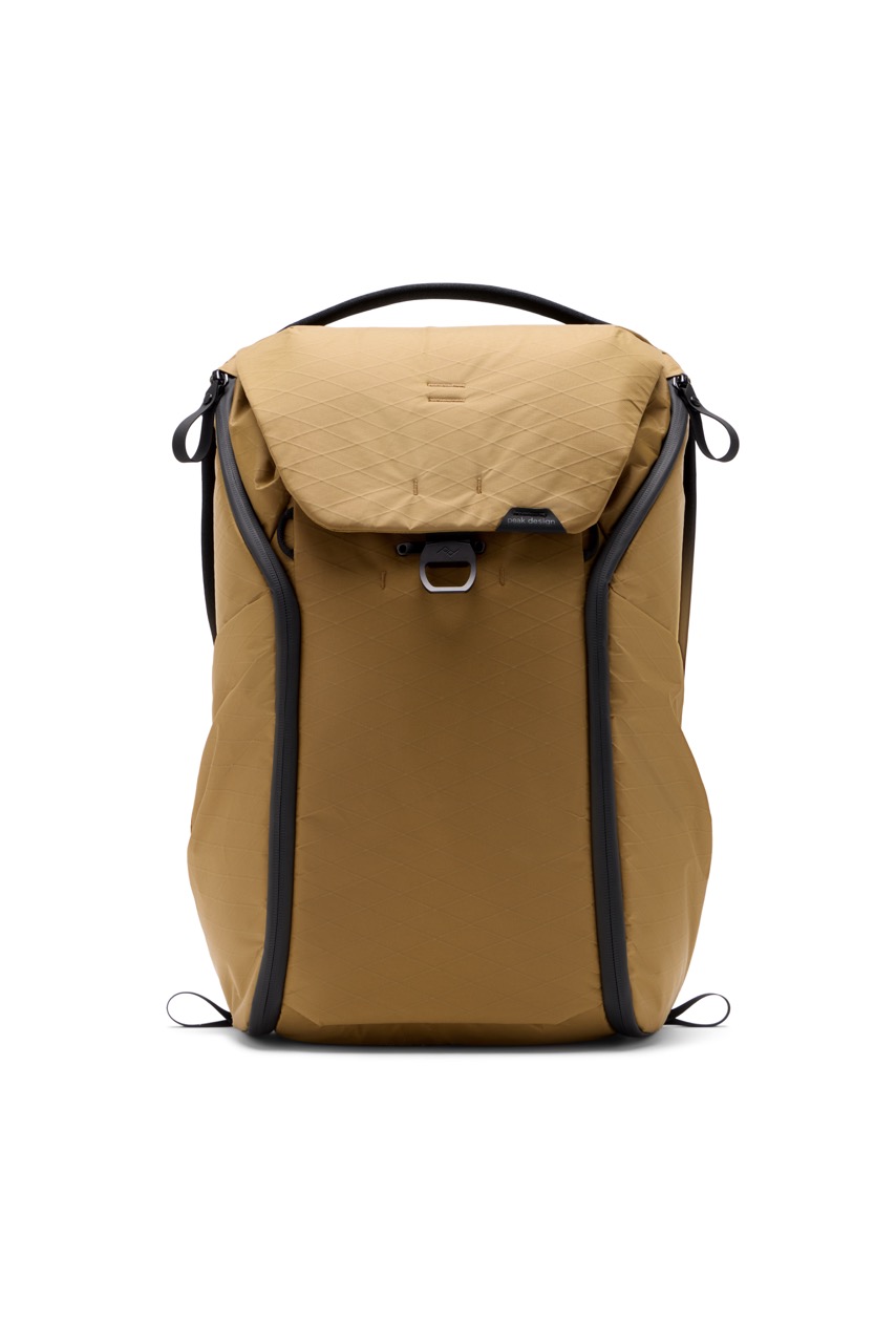 Everyday Backpack 30L V2 Coyote in der Farbe Beige, Frontalansicht