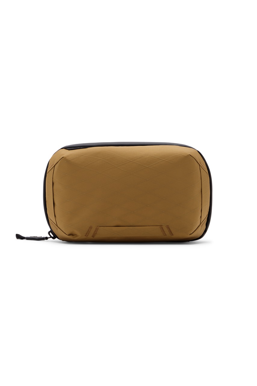 Peak Design Tech Pouch Coyote in der Farbe Beige,  Frontansicht