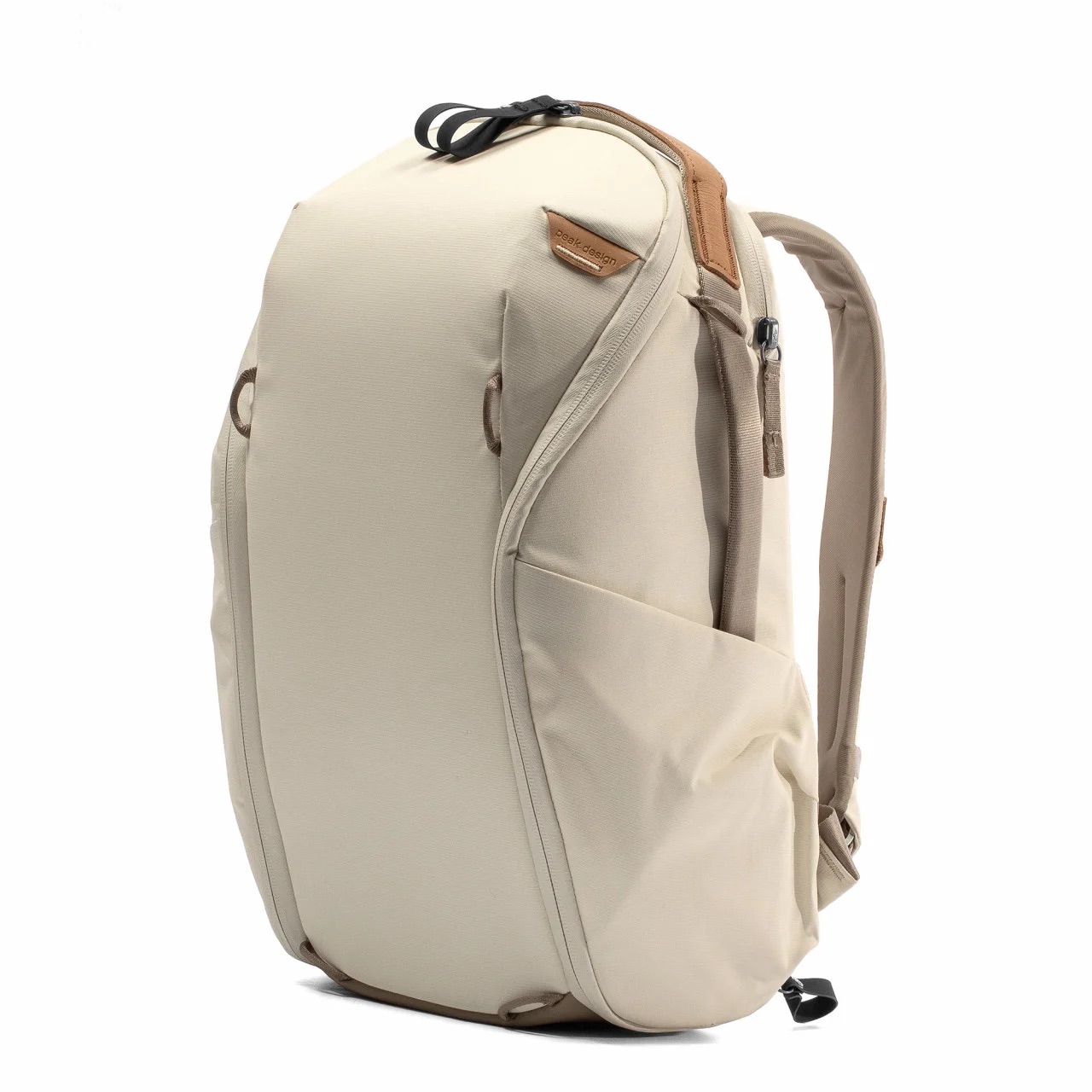 Everyday Backpack 15L Zip V2 in Beige, Slant Right