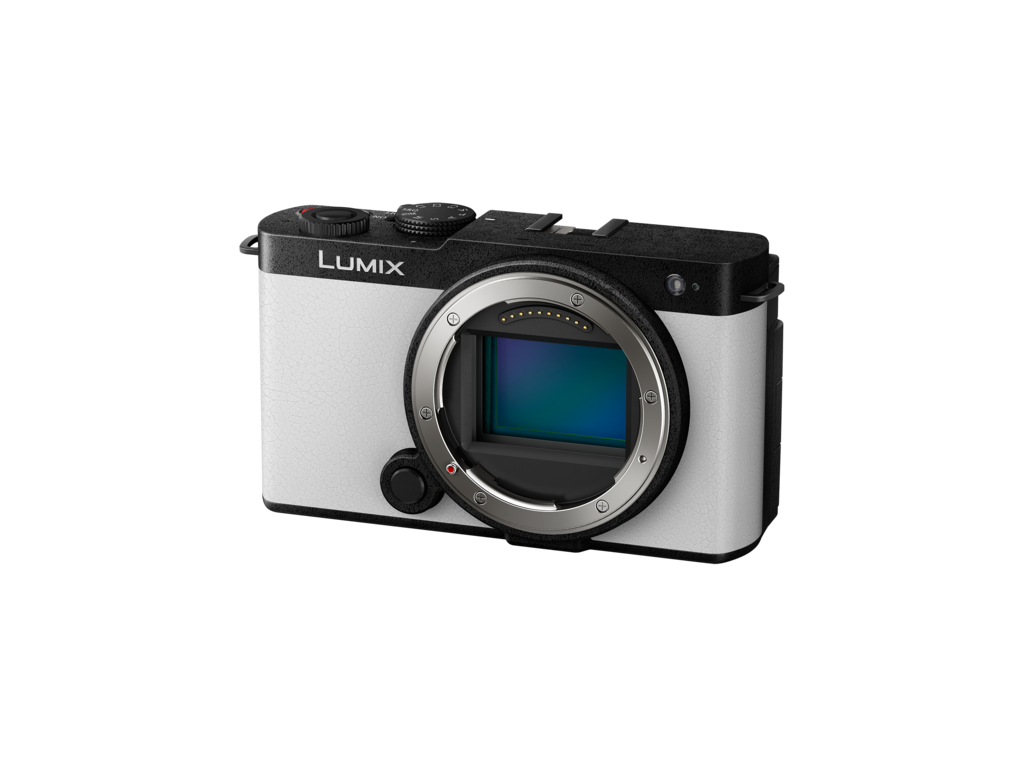 Panasonic Lumix S9 Gehäuse  in der Farbe Weiß,  Frontalansicht liecht schräg