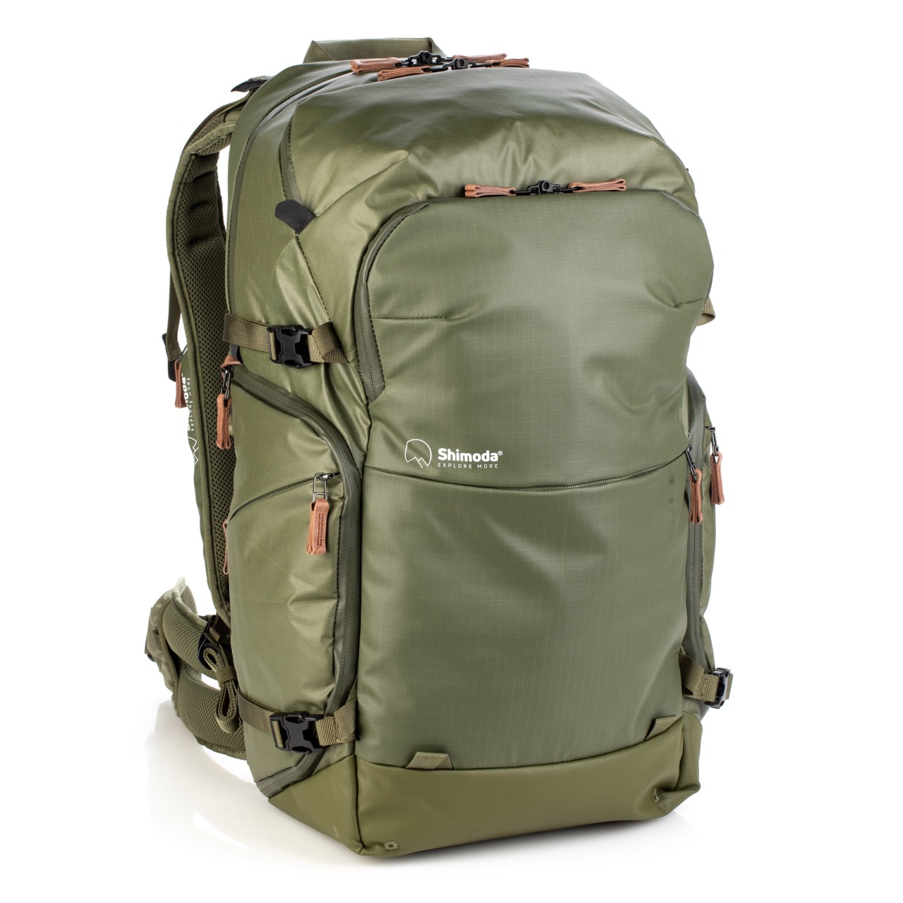Shimoda Designs Explore v2 35 Rucksack in Armeegrün, von vorne leicht schräg